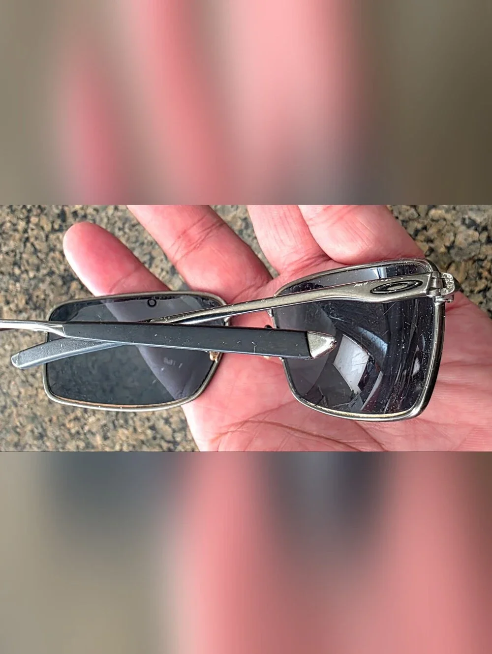 Oakley Sunglasses W Square Wire OO4075-04 Carbon color Frame W/ Grey POLARIZED